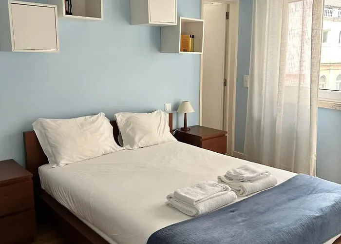 Sunny Apartment In Lisbon