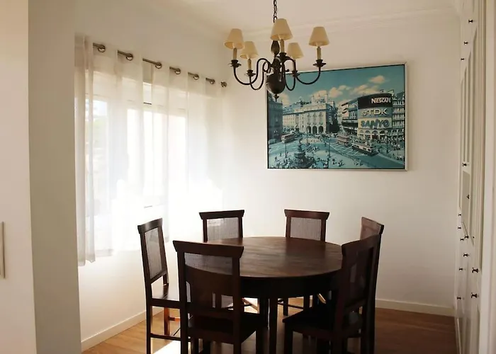 Sunny Apartment In Lisbon